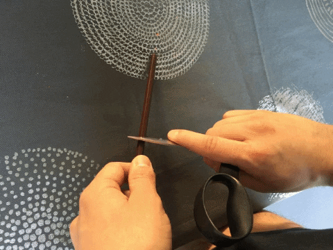 Fabrication d'un crayon de couleur étiqueté pour daltonien