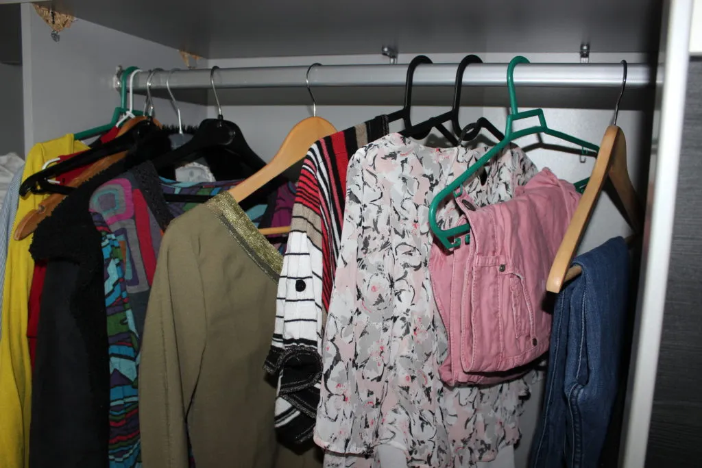 Section vêtements — rangement par couleur 2