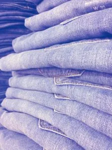 Le jean bleu classique — l'allié universel du daltonien